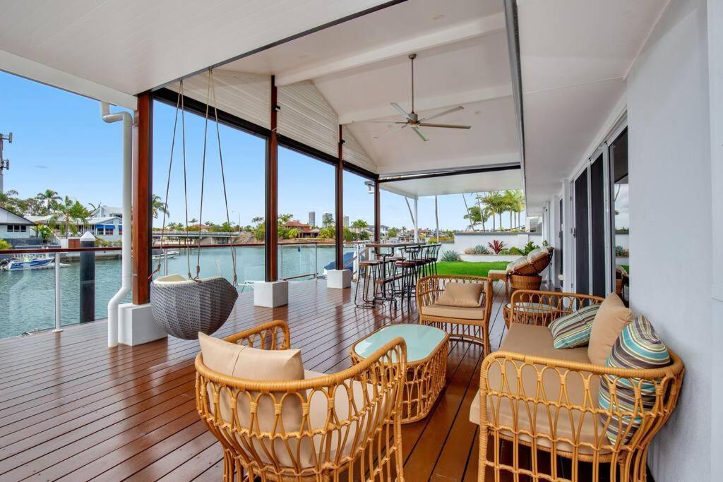 Holiday home Stunning 4br House With Pool & Waterfront View